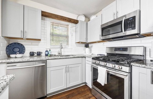 Belvedere Park House | Urban Escape: 5BR Retreat