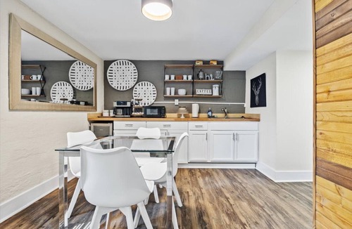 Belvedere Park House | Urban Escape: 5BR Retreat