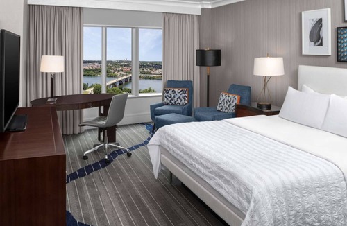 North Rosslyn Hotel | Urban Escape | D.C. Gateway. Gourmet Dining