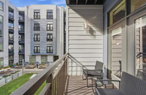Second Ward Apartment | Urban Escape | Free Parking, Pool, Gym