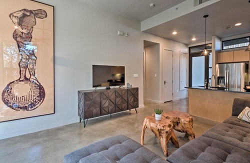 South Lamar House | Urban Escape in SoLA w/Private Patio!