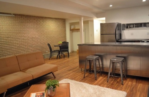 East Garfield Park Apartment | Urban Farm Fun with Goats 10 Minutes To Downtown!