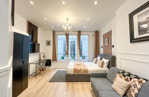 Bonne-Nouvelle Apartment | Urban Flat 55 - ATELIER MARILYN MONROE