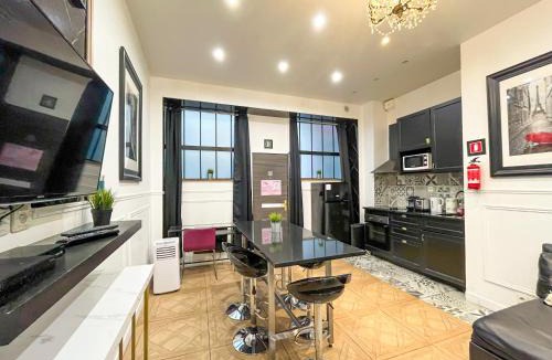Bonne-Nouvelle Apartment | Urban Flat 55 - ATELIER MARILYN MONROE