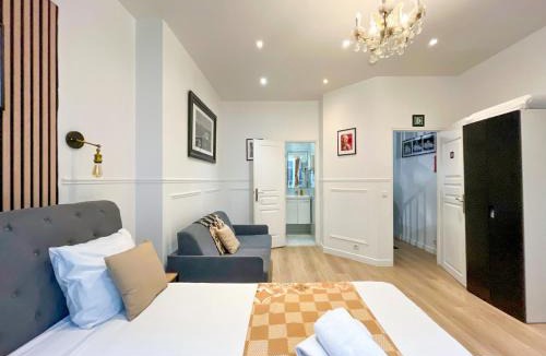 Bonne-Nouvelle Apartment | Urban Flat 55 - ATELIER MARILYN MONROE