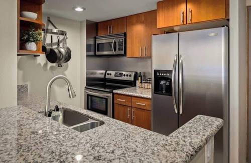 LoDo Condo | Urban Gallery Loft - King Bed - Larimer Square 30+