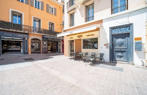 Saint-Jean Apartment | Urban Getaway: Maillol Suite in the Center with Free Wifi