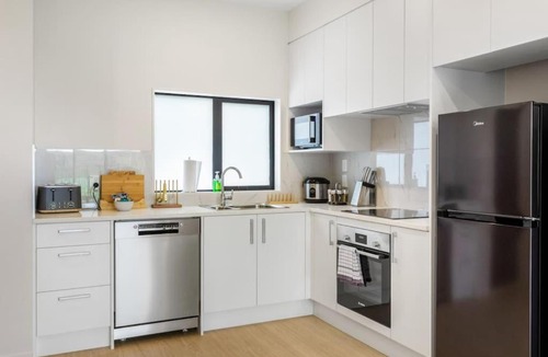 Otahuhu Apartment | Urban Glow Townhouse with parking