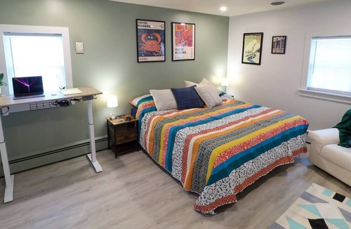 Centreville House | Urban Haven ~ 5* Location ~ King Bed ~ Workspaces!