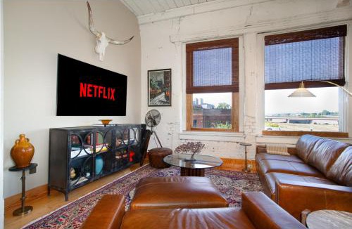 Old City Apartment | Urban Haven Loft Near Market Square