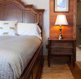 Old City Apartment | Urban Haven Loft Near Market Square