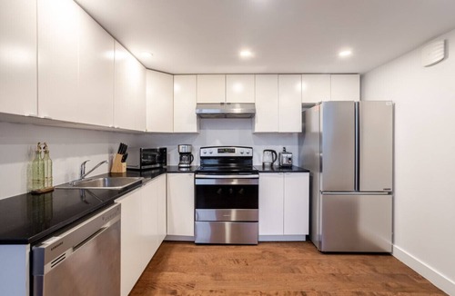 Shaughnessy Village Apartment | Urban Haven | Modern Comfort in Downtown MTL