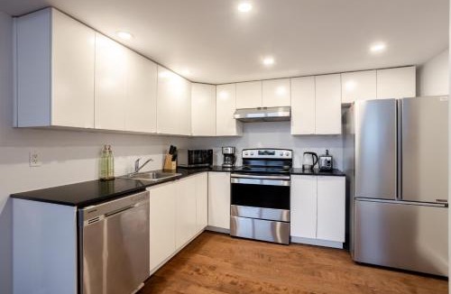 Shaughnessy Village Apartment | Urban Haven, Modern Comfort in Downtown MTL