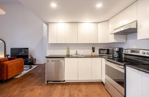 Shaughnessy Village Apartment | Urban Haven, Modern Comfort in Downtown MTL