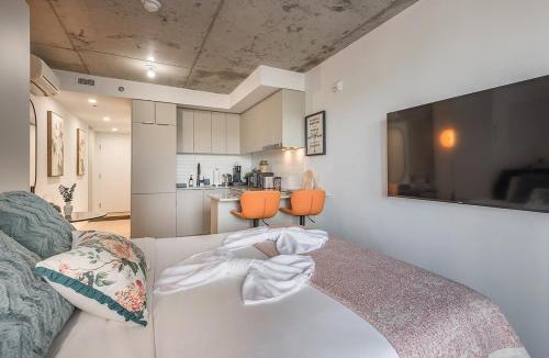 Quartier des Spectacles Apartment | Urban Hideout - Downtown Haven