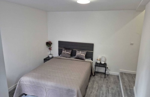 Melun House | Urban House Melun - Patio Privé & 1 min RER Melun-24mn PARIS Centre