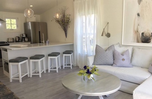 Ecco Apartment | Urban Lifestyle, Lakes District of MPLS! Quiet Family Neighborhood, 1BR, 1BA