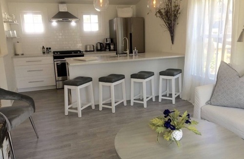 Ecco Apartment | Urban Lifestyle, Lakes District of MPLS! Quiet Family Neighborhood, 1BR, 1BA
