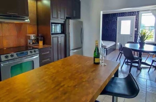 Vieux-Limoilou Apartment | Urban Limoilou 8 guests AC 2 Free Parking