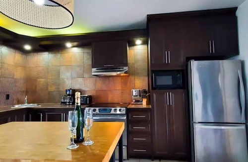 Vieux-Limoilou Apartment | Urban Limoilou 8 guests AC 2 Free Parking