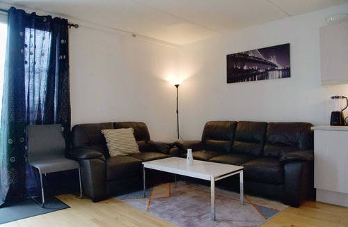Albertslund Apartment | Urban Living 3 minutes from S-Train