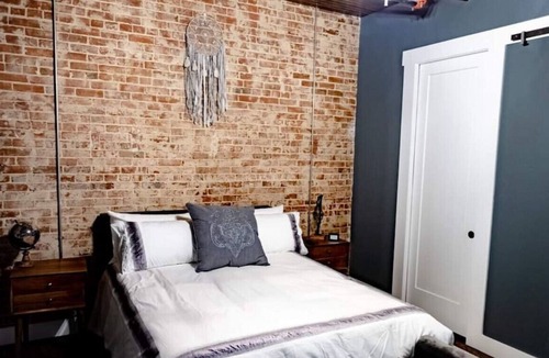 Perryville Apartment | Urban Loft #2 PLUM · Downtown Urban Loft above Restaurants & Boutiques