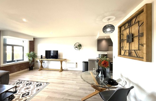 Bradford Apartment | Urban Loft, Conditioning House