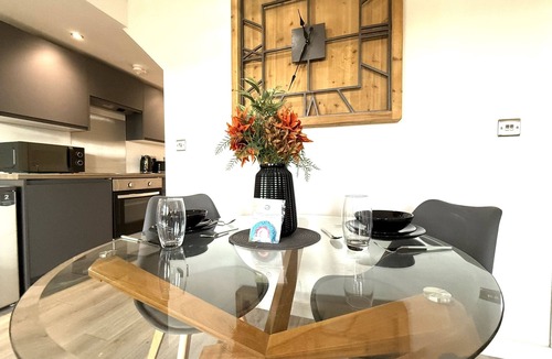 Bradford Apartment | Urban Loft, Conditioning House