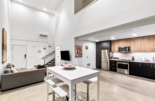 Downtown Apartment | Urban Loft in Redmond Core