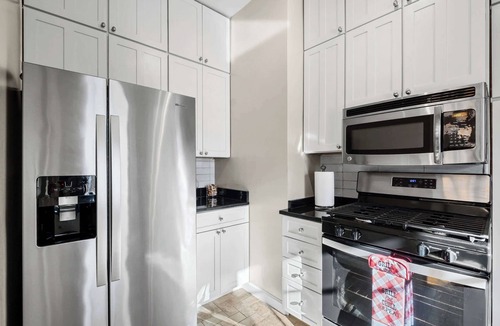 Bonnycastle Apartment | Urban Louisville 3BR home best for extended stays!