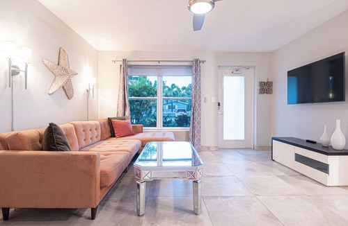 South Dallas - Fair Park House | Urban Luxe Nightlife Escape · 3BR/2BA · Sleeps 8