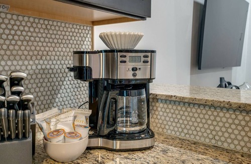 West End Apartment | Urban Luxury Loft - Cali King - 8 min to Broadway!