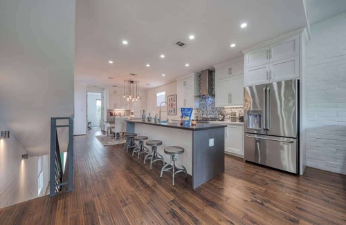 Southtown House | Urban Modern Luxury Group Rental in Lavaca