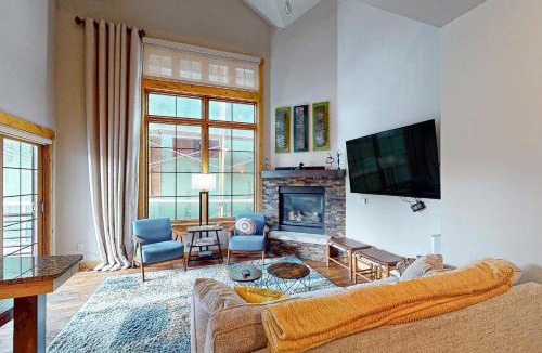 Downtown Steamboat Springs House | Urban Mountain Getaway & Alpenglow Chalet