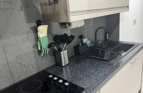 Selhurst Apartment | Urban Oasis, 2 Bed, Croydon, Sleeps 6