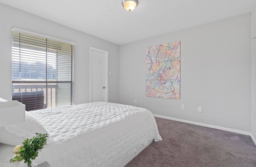 East Riverside - Oltorf Condo | Urban Oasis: Balcony Condo Close to SoCo & Downtown - Austin’s Premier Spot!
