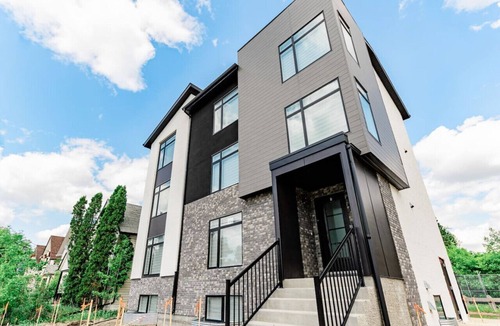 Winnipeg Apartment | *Urban Oasis | Cozy & Central | 5 min to Downtown*