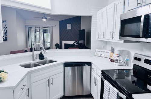 Baymeadows Apartment | Urban Oasis Getaway