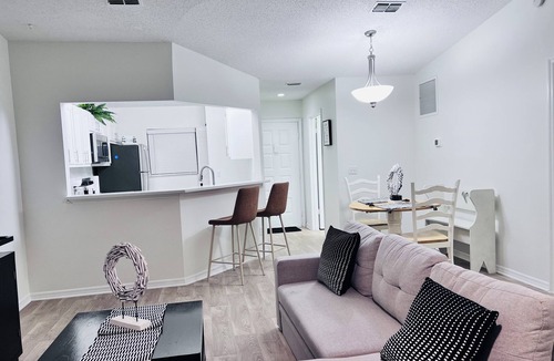 Baymeadows Apartment | Urban Oasis Getaway