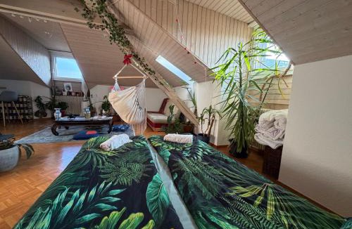 Langstrasse Apartment | Urban Oasis - Green attic in Iconic Langstrasse