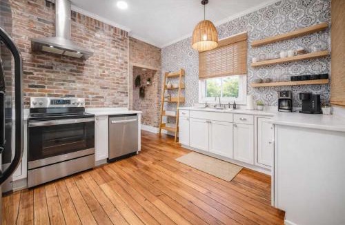 Shelby Park House | Urban Oasis Haven in St Catherine