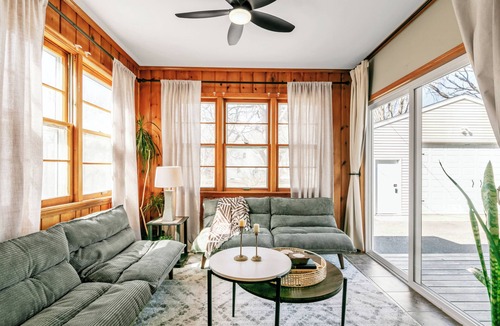 Mankato House | Urban Oasis - Luxury Stay near MSU