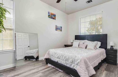 Pflugerville Villa | Urban Oasis North ATX , 5BR 2BA,Heated Pool