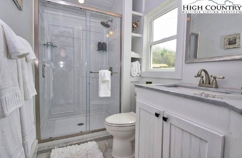 Boone Apartment | Urban Oasis on King Street!