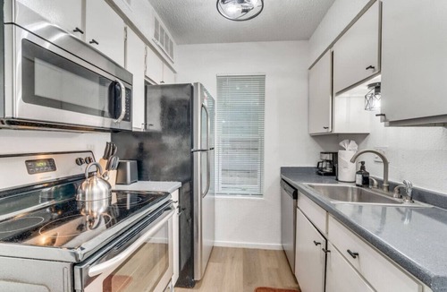 Hyde Park Apartment | Urban Oasis Studio - Austin - 8 mins to Downtown