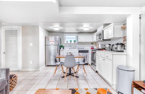 Eliot Apartment | Urban Oasis