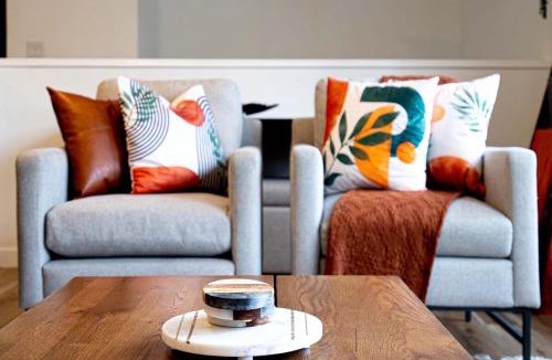 Mann House | Urban Oasis with Cedar Hot Tub