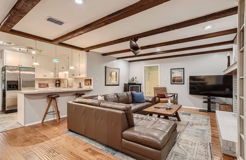 University Hills and Windsor Park House | Urban Oasis with Private Pool