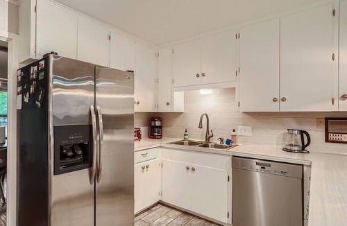 University Hills and Windsor Park House | Urban Oasis with Private Pool