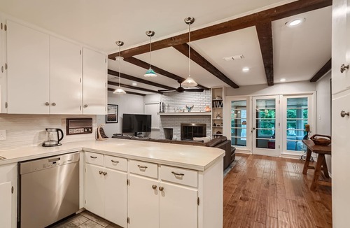 University Hills and Windsor Park House | Urban Oasis with Private Pool
